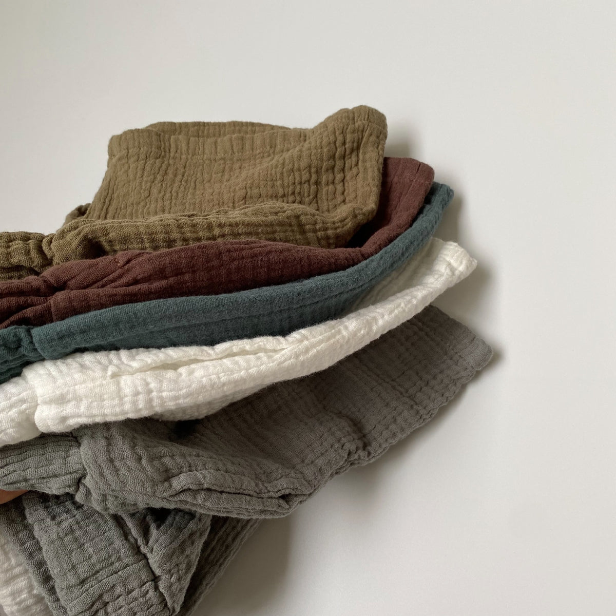 Cotton yarn side pocket shorts